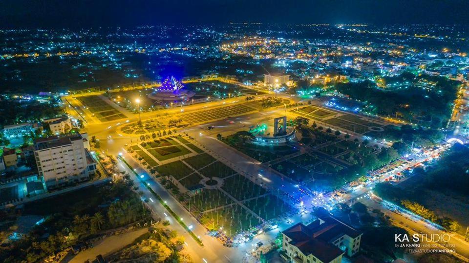 Готель Khach San Anh Dong Фанранґ Екстер'єр фото